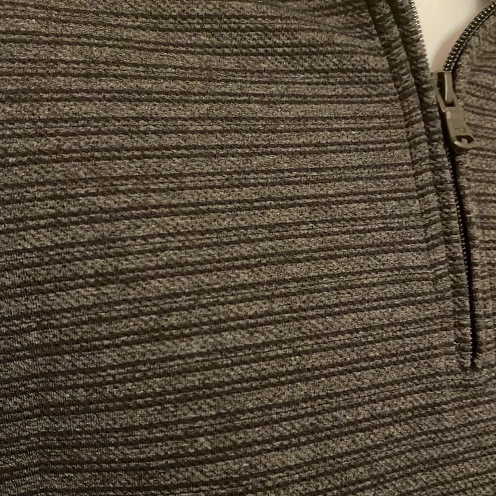 VINEYARD VINES 1/4 Zip Pullover. Size X Small - Picture 7 of 11